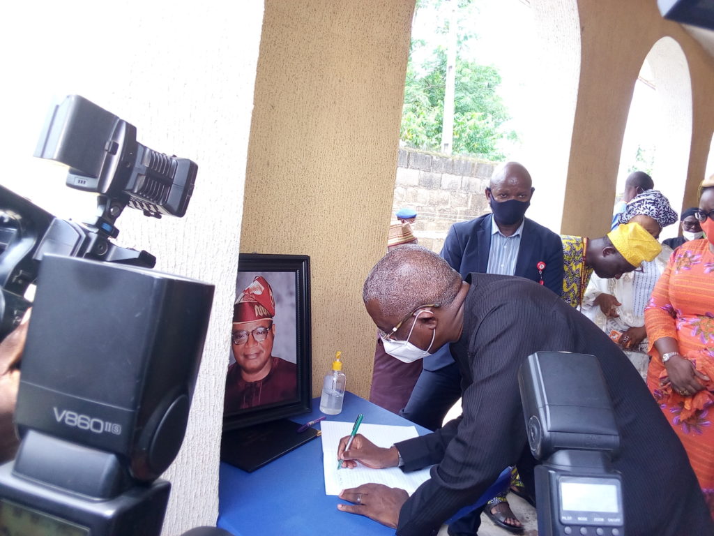 Tears as Oyo Government Delegation Pays Condolence Visit to Ayoola’s Residence