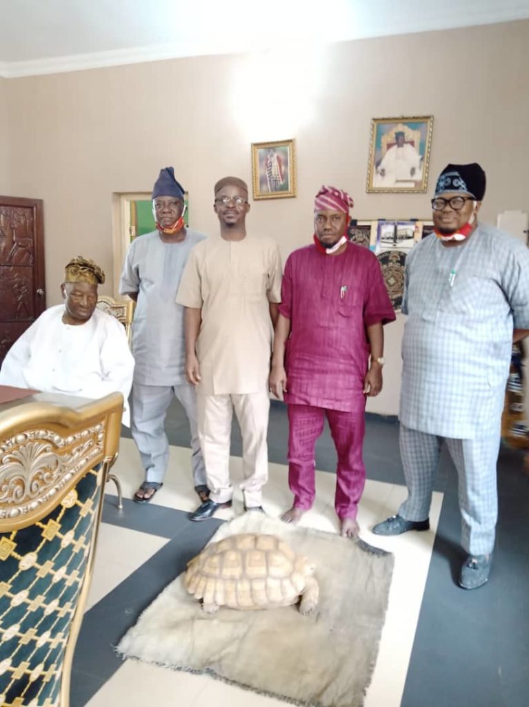 Soun of Ogbomoso to Makinde:Your Administration has my Support,Gets new Tortoise from Makinde