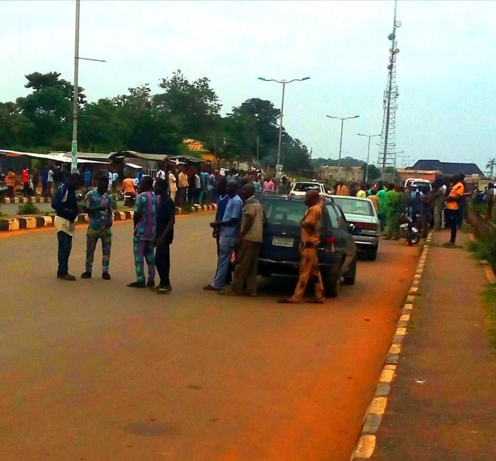 Breaking:Pandemonium As Customs Officer Shot Motorist in Iseyin