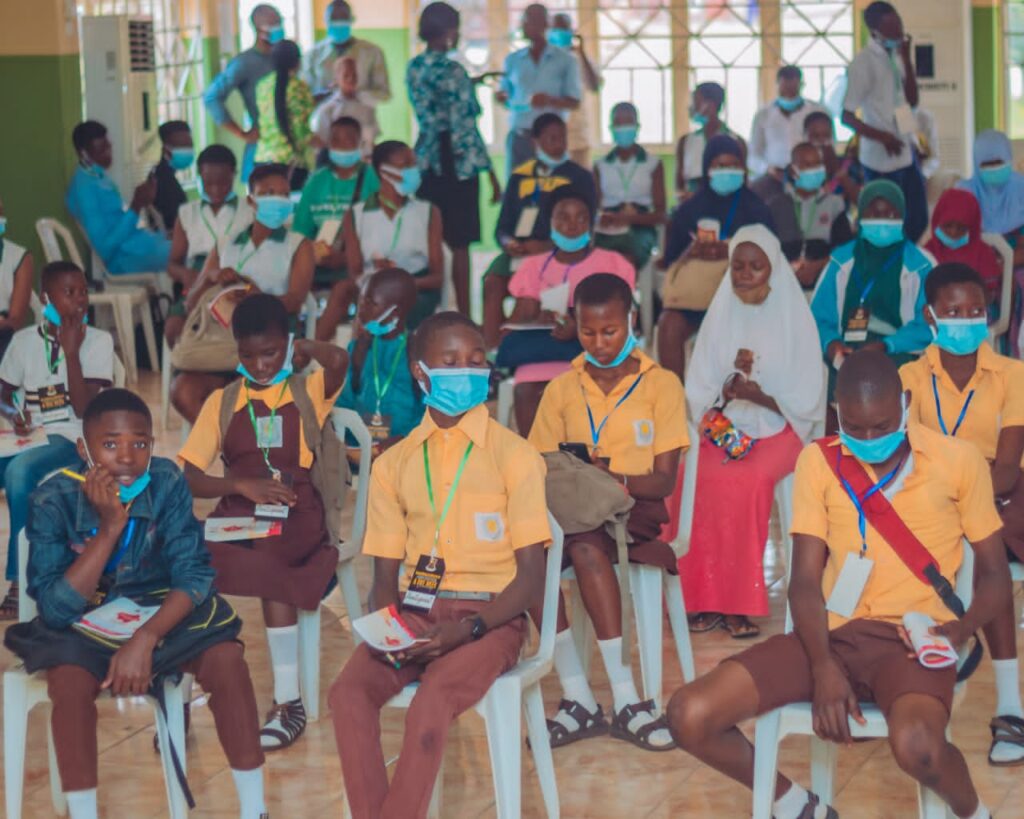 Skill Acquisition: Oyo Government Begins Training For 200 Secondary School Students in Photography