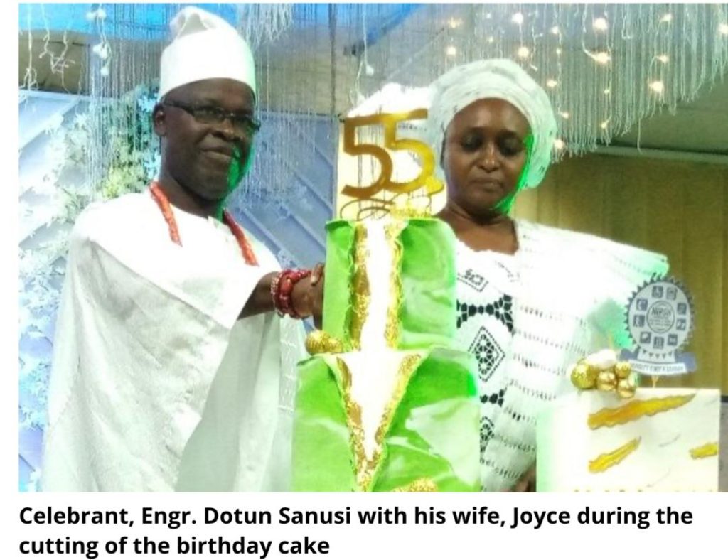 Naira rain as Friends of Dotun Sanusi Hosted 10,000 Guests for Ilaji Hotel Boss in Ibadan