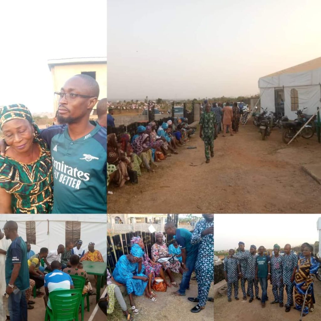 Christmas: Hon Oladeji Oparinde Donates Cash, Clothes, Rice, Chickens To Persons With Disabilities, Widows, Party Faithful, Others In AFIJIO