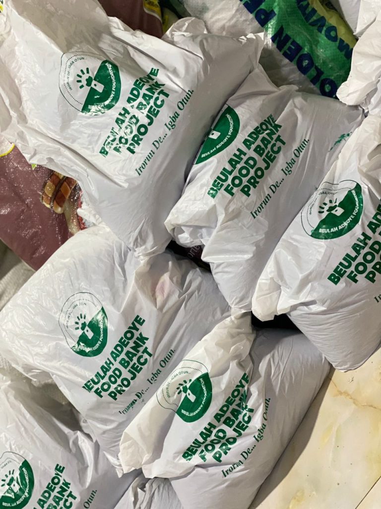 Beulah Adeoye Foundation Launches Food Bank Project, Distributes 2000 Packs of foodstuffs to Students, Market Vendors, Others