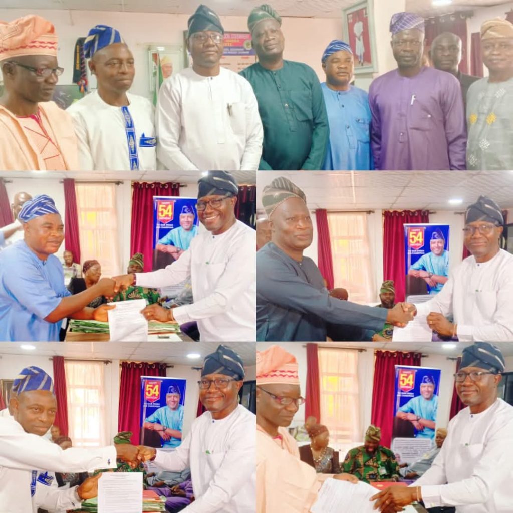 Hon Alawode Swears-in Additional Supervisory Councillors, Special Assistant in Ibadan Southeast LG