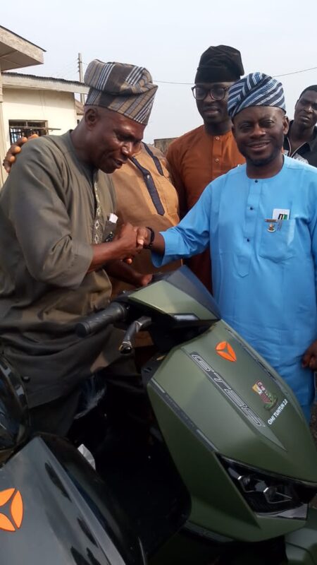 Sanda Presents Motorcycles to PDP Ward Chairmen in Egbeda