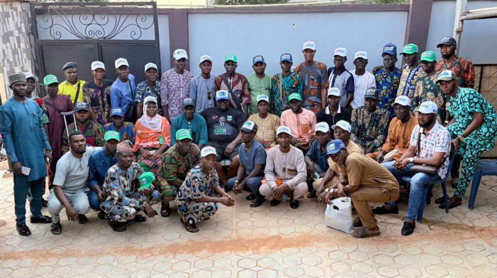Popular Philanthropist, Akika Rallies Artisans for Makinde, APM