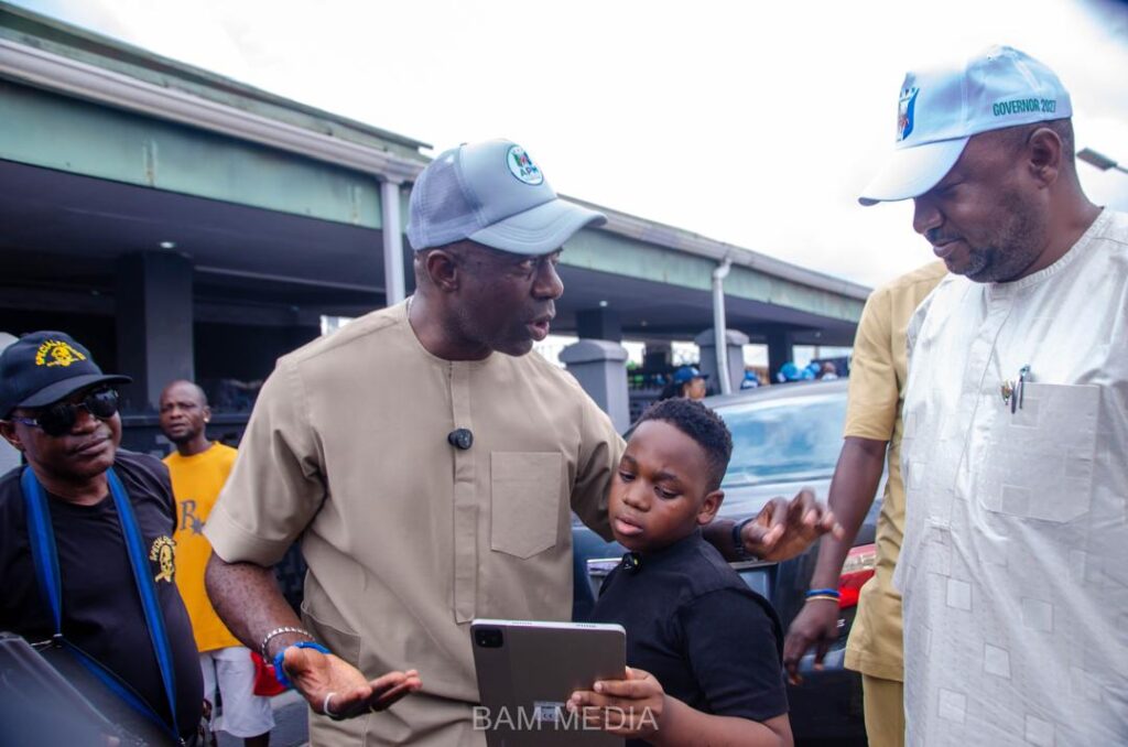2027: Bimbo Adekanmbi Applauded for Granting Exclusive Interview to Young Aspiring Journalist, Olatide Dieter