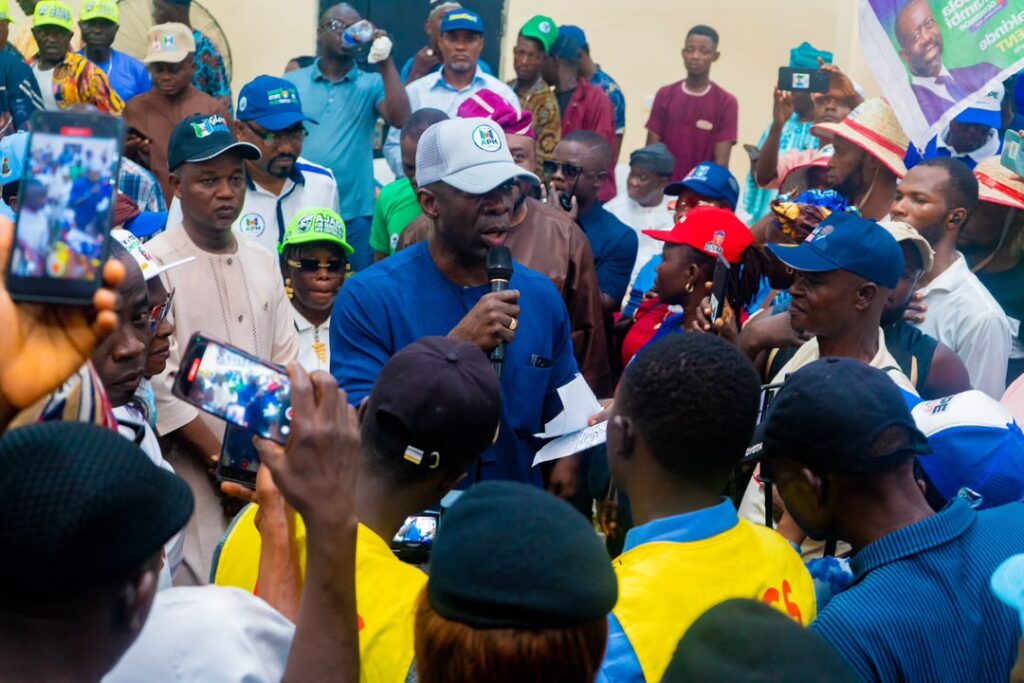 Oyo APM guber candidate receives defectors from ADC, APC in Egbeda/Ona-Ara Federal Constituency