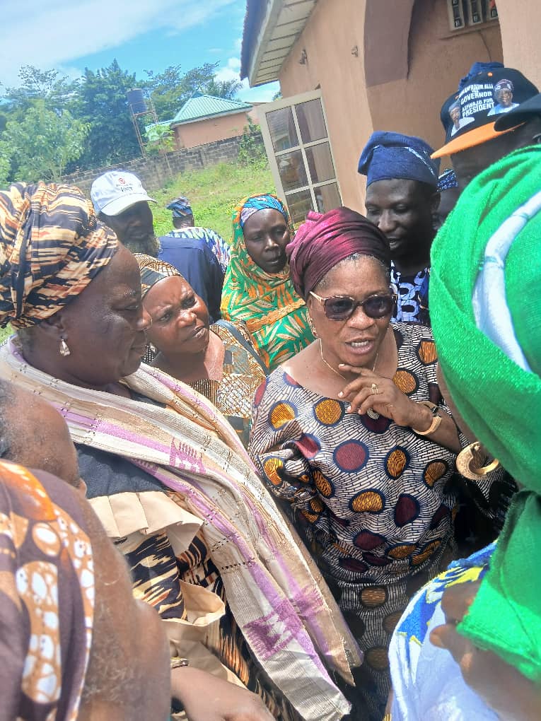 Kajola APC Leaders Pledge Support for Oyo North Senatorial Candidate, Hannah Ogunesan During Thank-You Visit