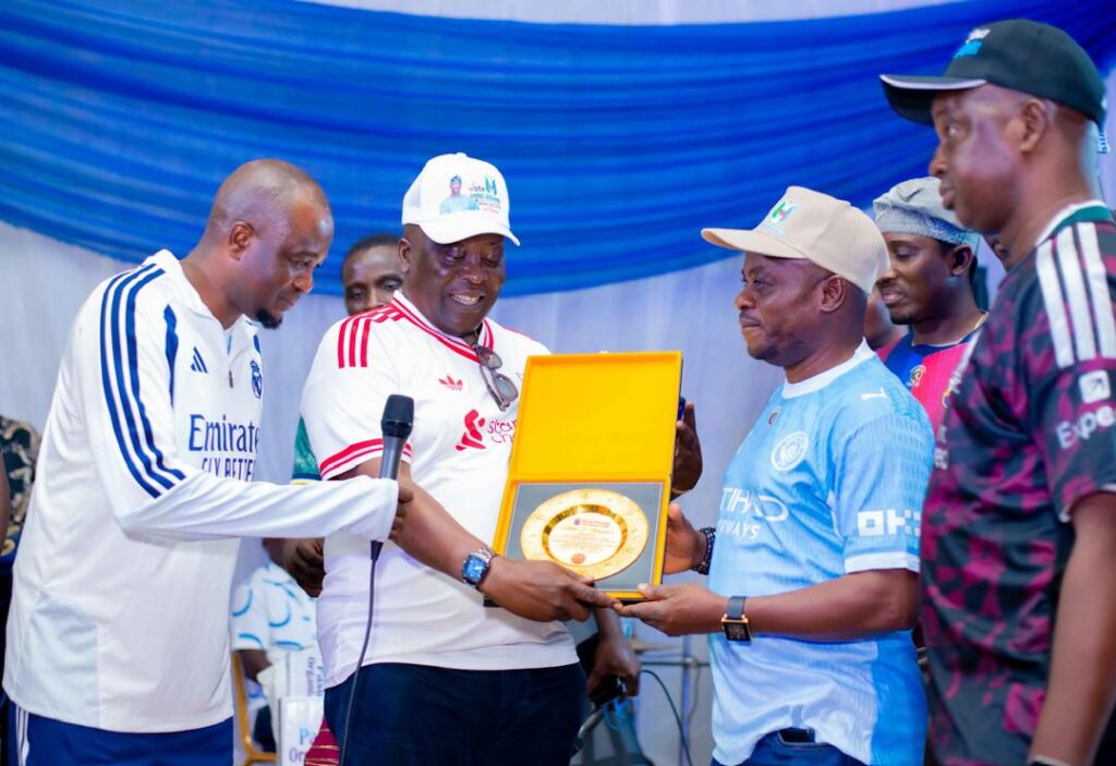 Sanda Bags Leadership, Community Service Award