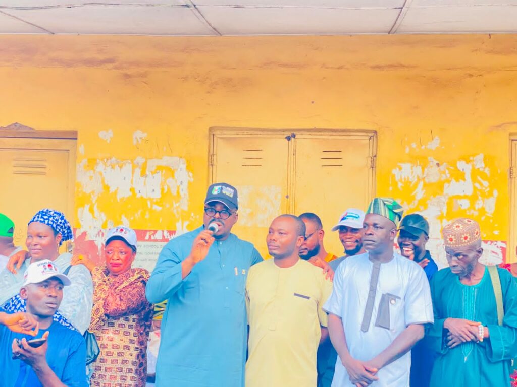 2027: APM Leaders in Akinyele Reconcile, Receive Defectors from Accord, APC
