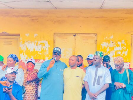 2027: APM Leaders in Akinyele Reconcile, Receive Defectors from Accord, APC