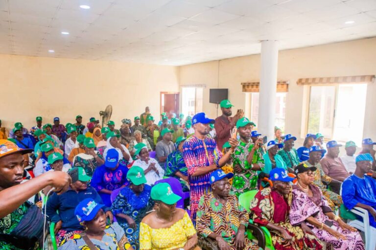 2027: APM Collapses in Oluyole as Hundreds Dump Makinde, Join APC